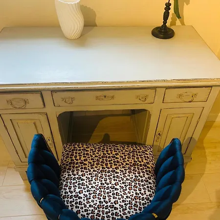 Bed & Breakfast Parrot House *